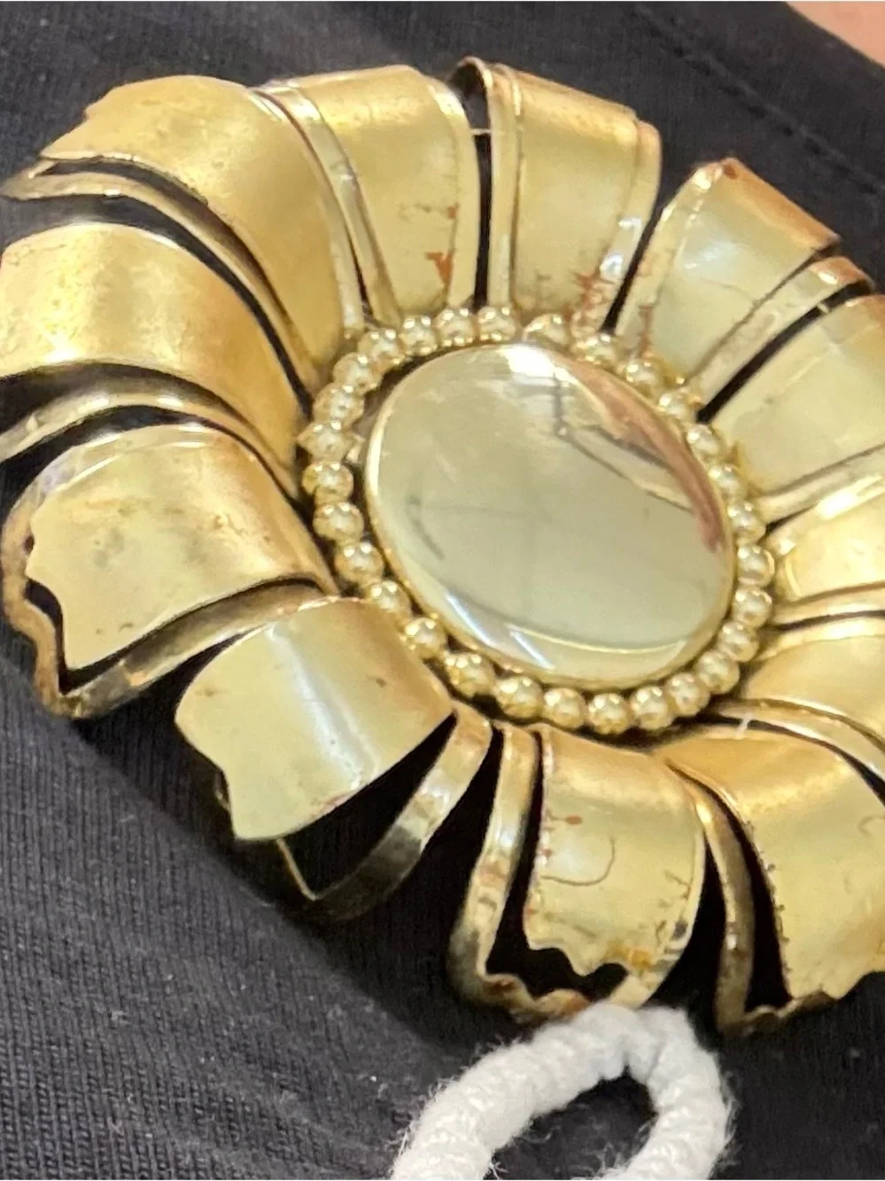 Vintage Gold  Flower Brooch Pin - Women's Jewery - Picture 3 of 6